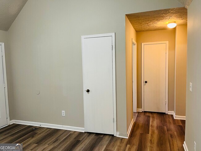 Building Photo - 10 Fredda Ln