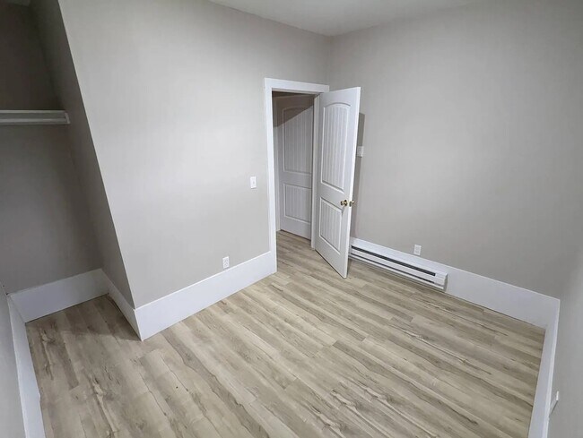 Building Photo - 1025 500 N