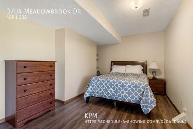 Building Photo - 3704 Meadowbrook Dr