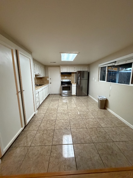 Building Photo - 881 Casselman Dr