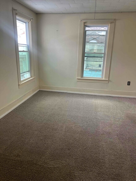 Building Photo - 508 W 1st St