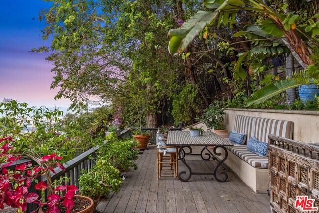 Building Photo - 175 W Channel Rd