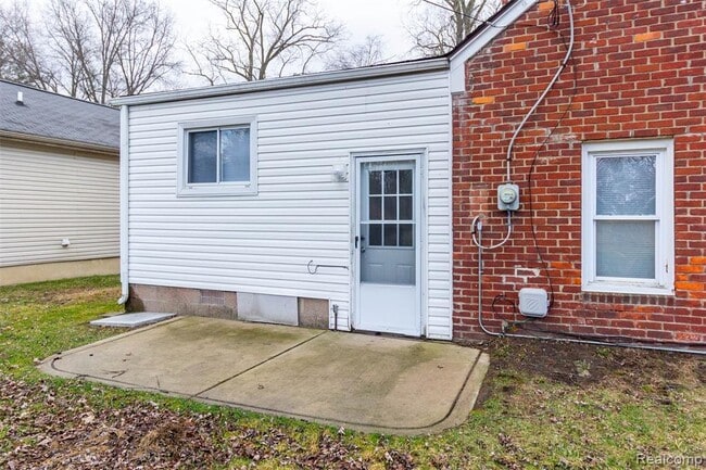 Building Photo - 9712 Cherokee St