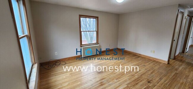 Building Photo - 4 Pierce St