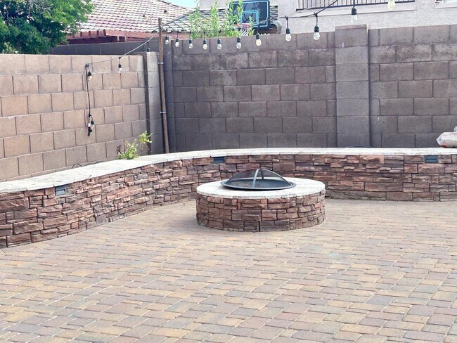 Building Photo - 5537 W Desert Hollow Dr