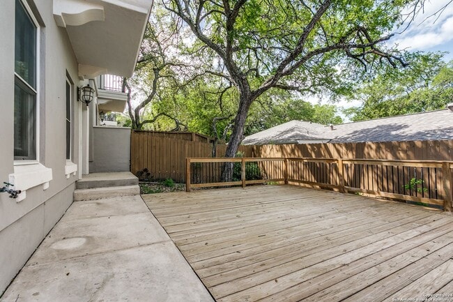 Building Photo - MONTE VISTA TOWNHOME