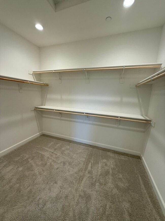 Building Photo - 2460 Cinnabar Dr