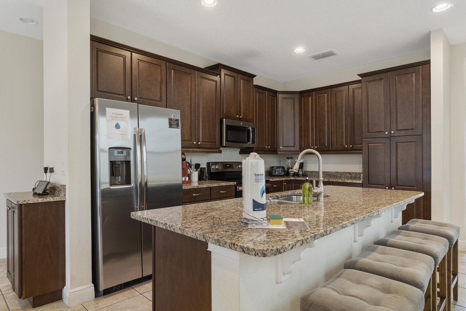 Building Photo - 331 Pendant Ct