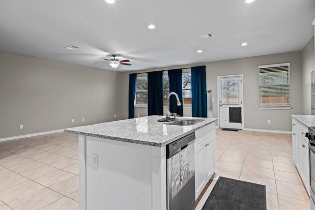 Building Photo - 204 Tulum Ter