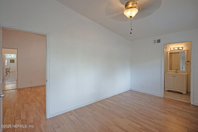 Building Photo - 2565 Burlingame Dr W
