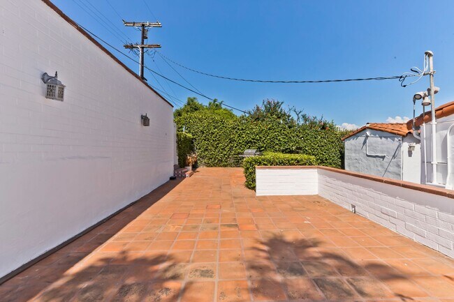 Building Photo - Classic Spanish Elegance Steps from Beverly Hills