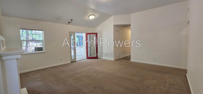 Building Photo - 6271 Red Robin Rd