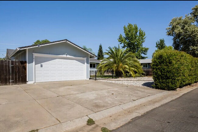 Building Photo - 3414 Francis Dr
