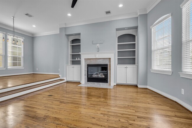 Building Photo - 5724 Kansas St