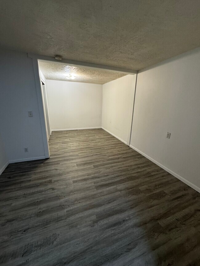 Building Photo - Blondo Street