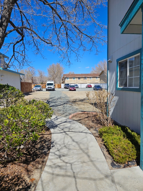 Building Photo - 1022 E 5th St