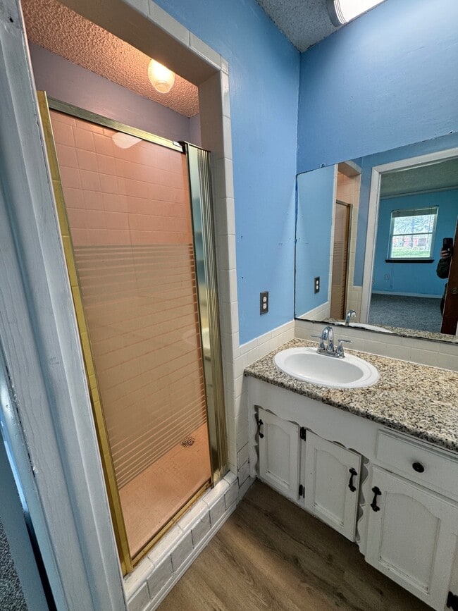 Building Photo - 607 Lehigh Ave