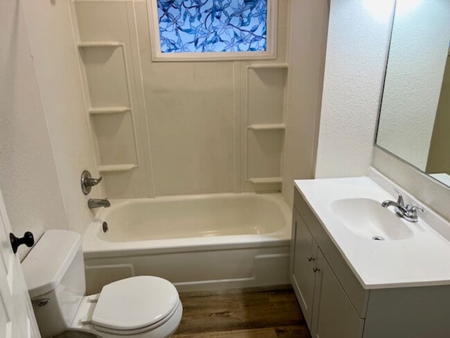Building Photo - Midtown 3 Bed Apt. w/ 2 Car Garage