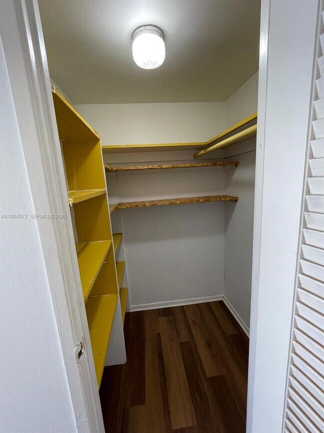 Building Photo - 1301 NE Miami Gardens Dr