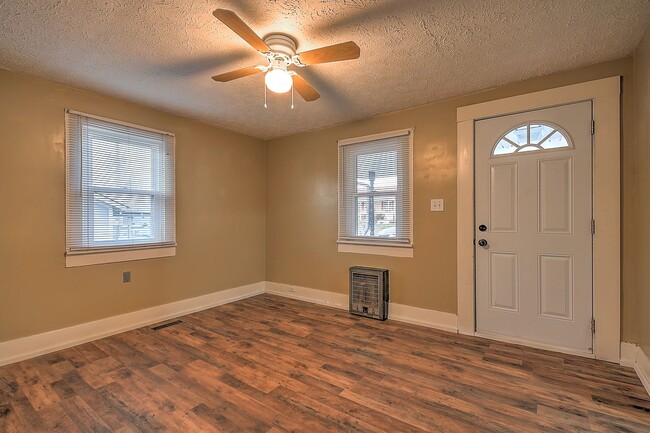 Building Photo - 1017 Fairview Ave