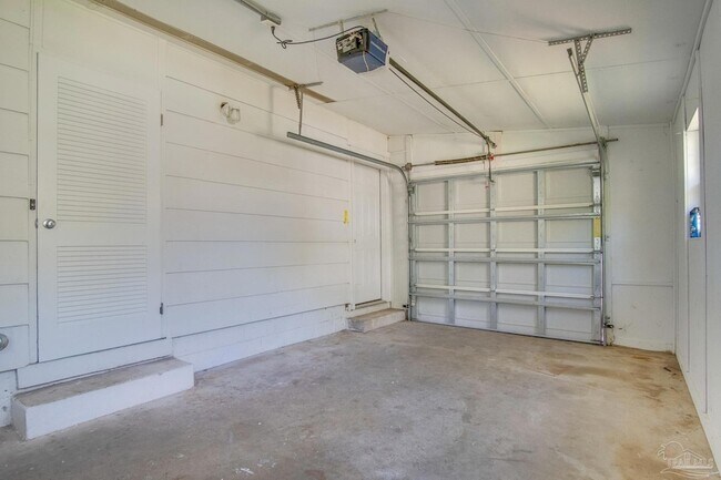 Building Photo - 3371 Wellington Rd