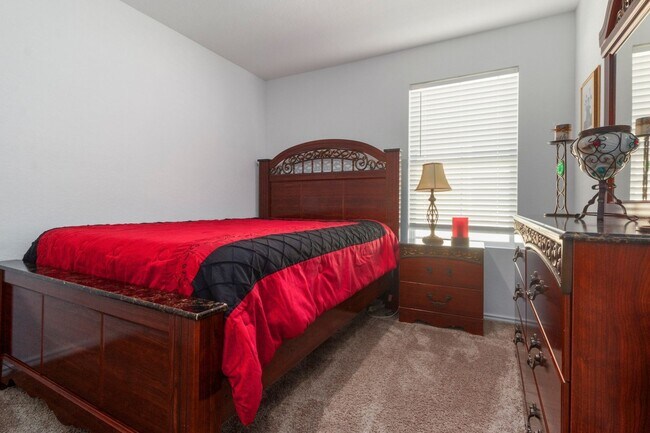 Building Photo - Charming 3BR House in San Antonio