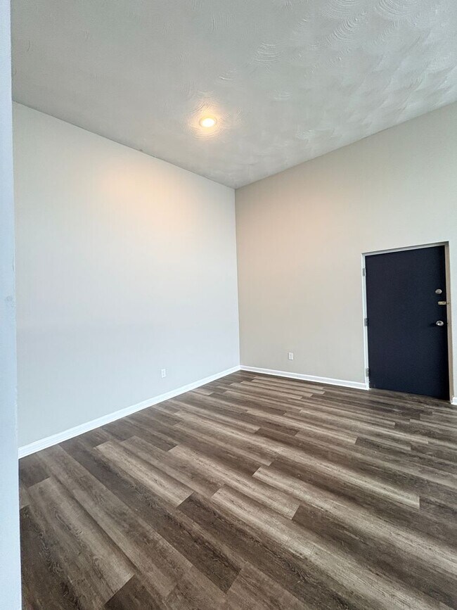 Building Photo - Experience Luxury Living at Bellagio Living I: Modern Apartments in Lawrence, Indiana