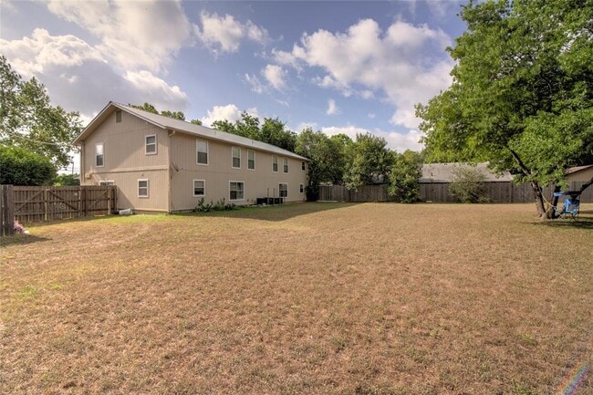 Building Photo - 1308 Pine St