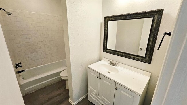 Building Photo - 401 SE 12th St