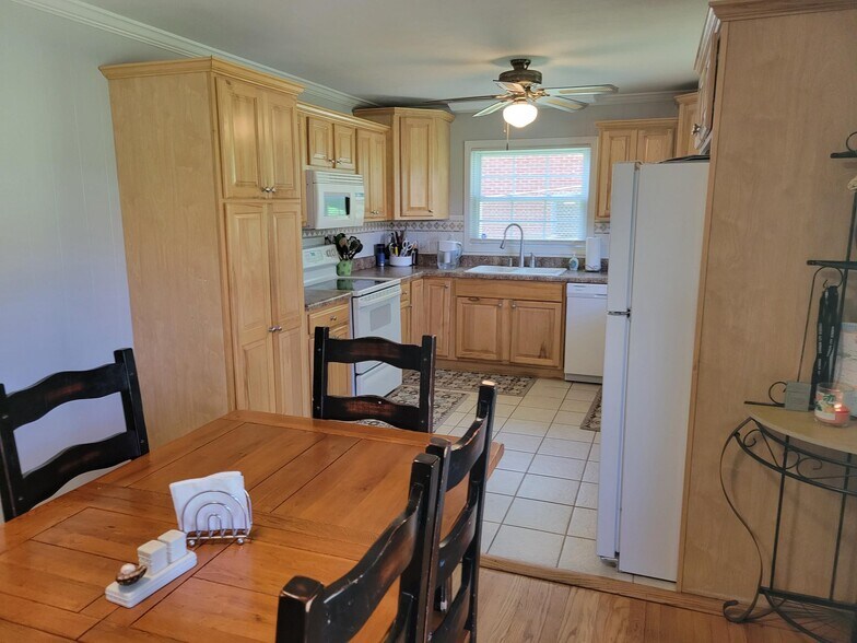 kitchen - 508 Longview Dr