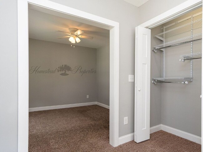 Building Photo - Updated 1 Bed / Bath Duplex on Lamont