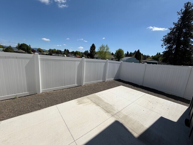 Building Photo - Brand New Hayden Townhome