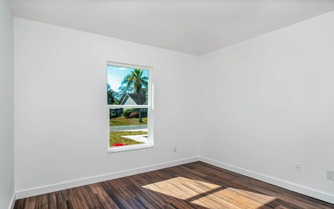 Building Photo - Cozy Home