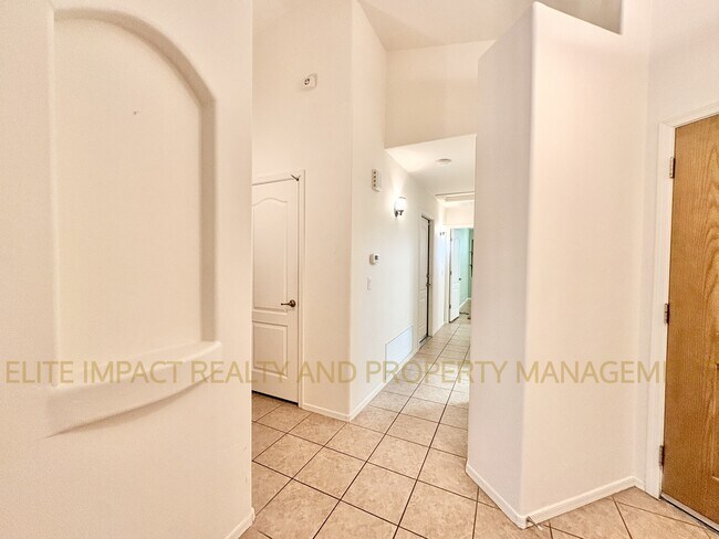 Building Photo - 7159 E Cherrywood St