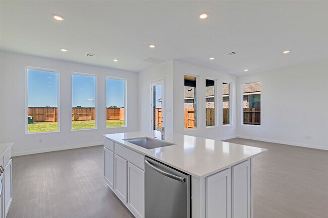 Building Photo - 27318 Sweetwater Bay Dr