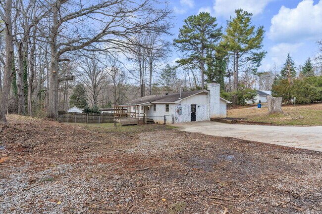 Building Photo - 3BR, 1.5 BA Ranch on Over Half an Acre with Fenced Yard, and Deck $1850/mo rent
