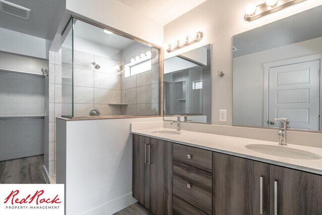 Building Photo - Innovative Design! 4 Bedroom Home in the Beautiful Desert Playa Community