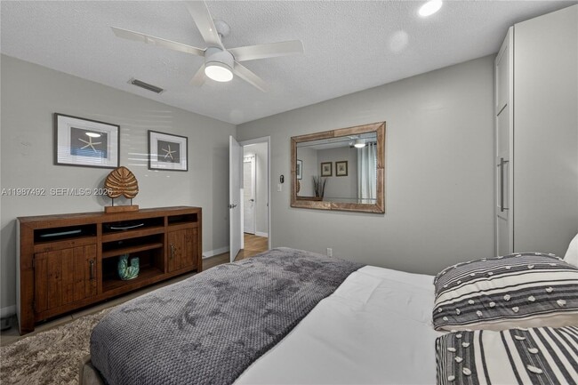 Building Photo - 371 SE 3rd St