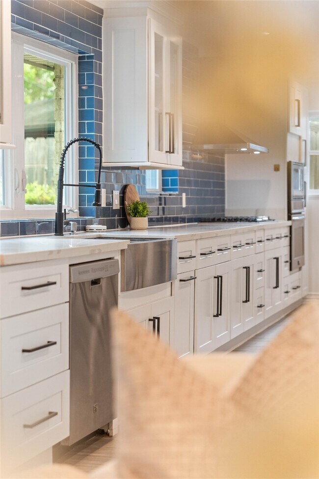 Building Photo - 9022 Quebec Dr