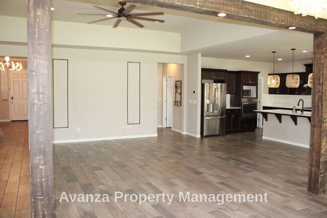 Building Photo - Home for Rent 4 Bed/2.5 Bath - 2,400 Sq Ft. Rent: $3,395/month Security Deposit: $3,495 Clovis Ea...