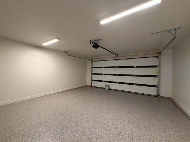 Building Photo - BRAND NEW TOWNHOME FOR RENT BY CRIMSON CLIFFS!