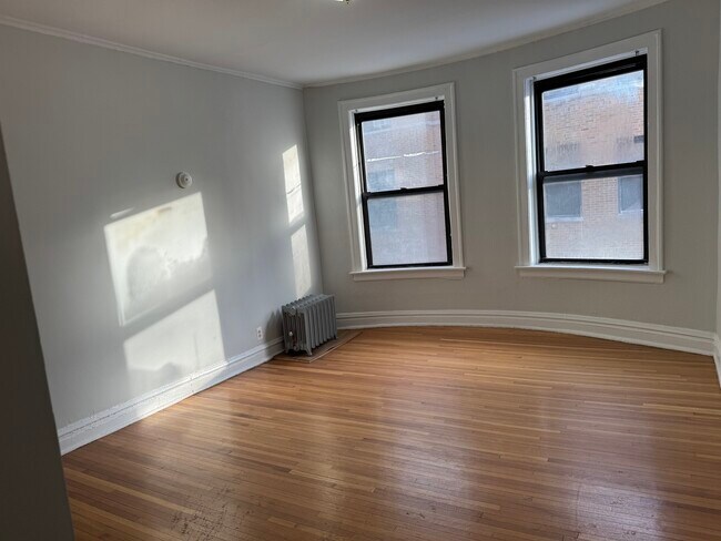 Building Photo - 5453 S Everett Ave