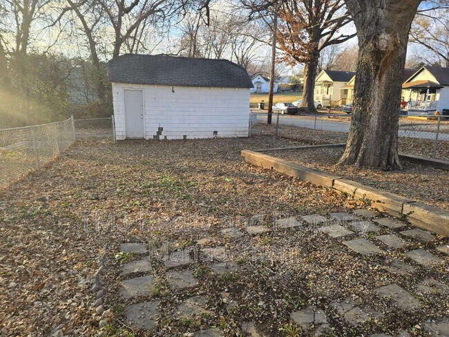 Building Photo - 819 N 9th St