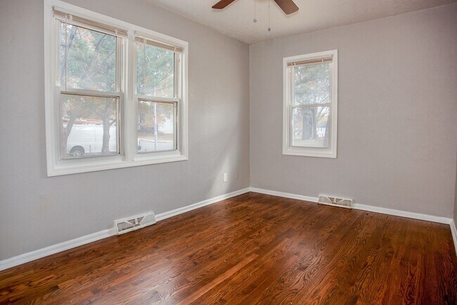 Building Photo - Beautiful Home in Kansas City!