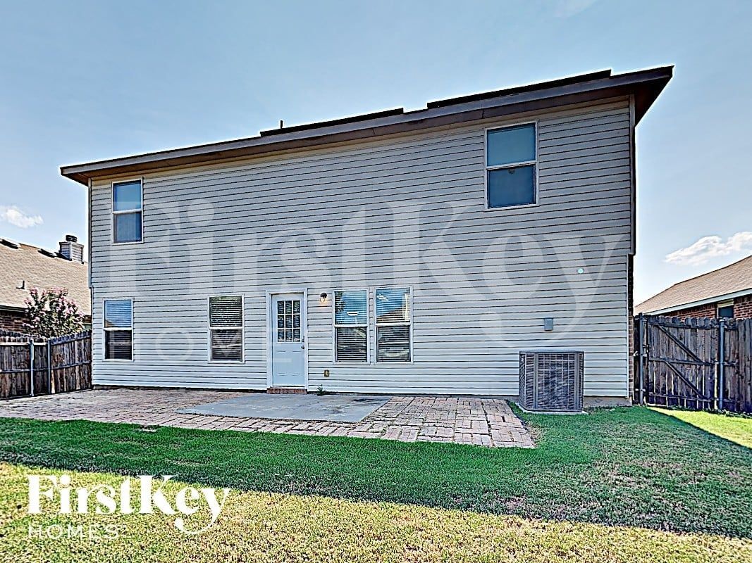 Building Photo - 716 Wrigley Dr