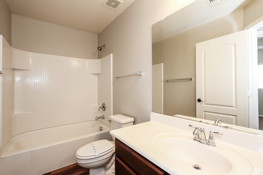 Building Photo - 12471 N 75th Dr