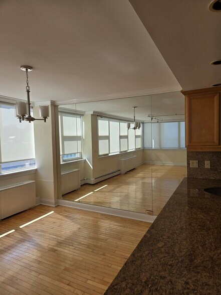 Building Photo - 40 E Cedar St