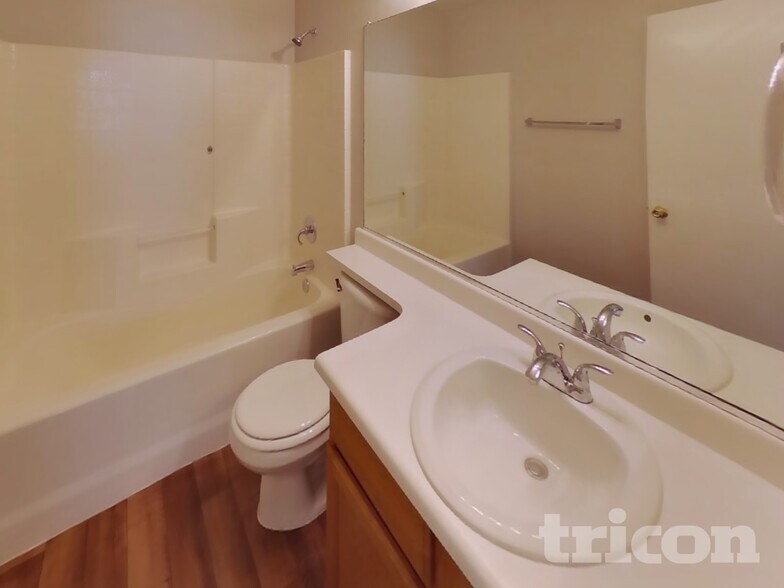 Building Photo - 4868 E Meadow Land Dr