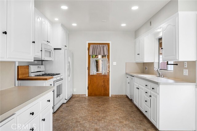 Building Photo - 243 N Grand St