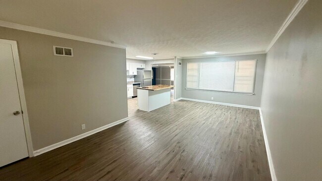 Building Photo - 1430 Golden Dr